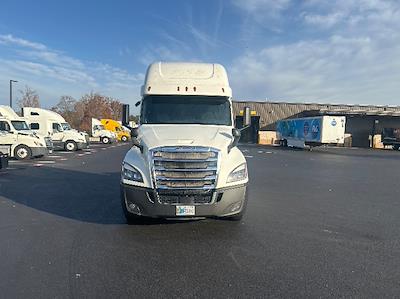Used 2019 Freightliner Cascadia Detroit DD15AT Semi Truck with Sleeper Cab for sale #258283 - photo 2