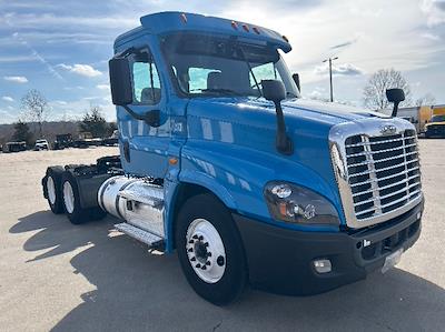 Used 2019 Freightliner Cascadia - photo 1