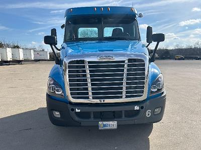 Used 2019 Freightliner Cascadia - photo 1