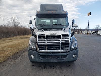 Used 2020 Freightliner Cascadia Detroit DD15AT Semi Truck for sale #261438 - photo 2