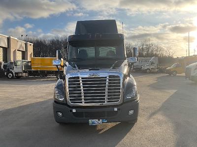 Used 2020 Freightliner Cascadia Detroit DD15AT Semi Truck for sale #261442 - photo 2
