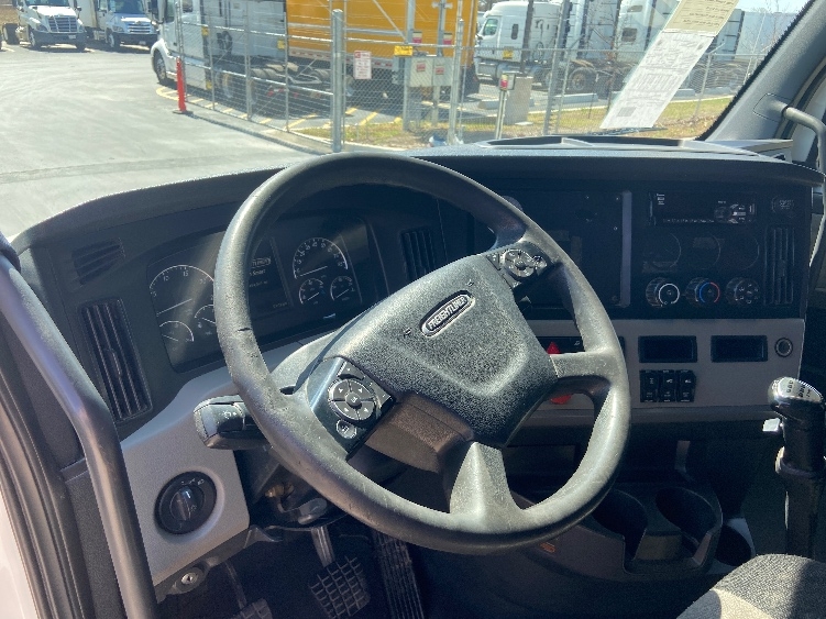Used 2019 Freightliner Cascadia - photo 12