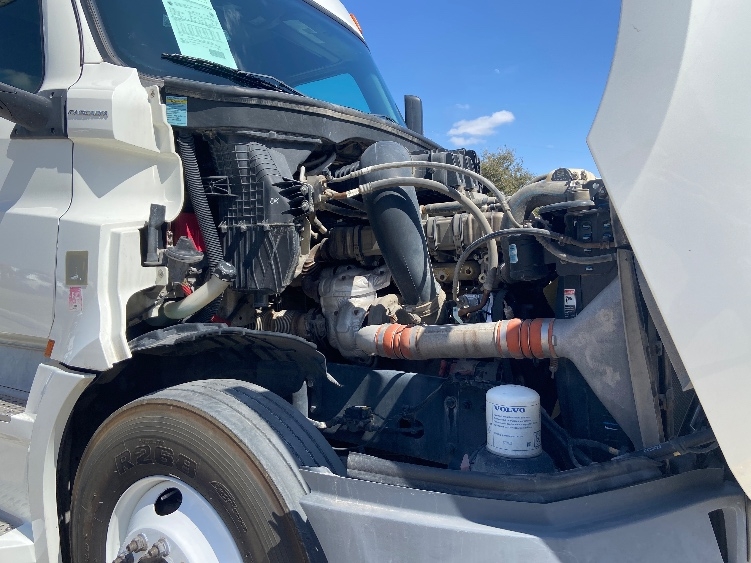 Used 2019 Freightliner Cascadia - photo 22