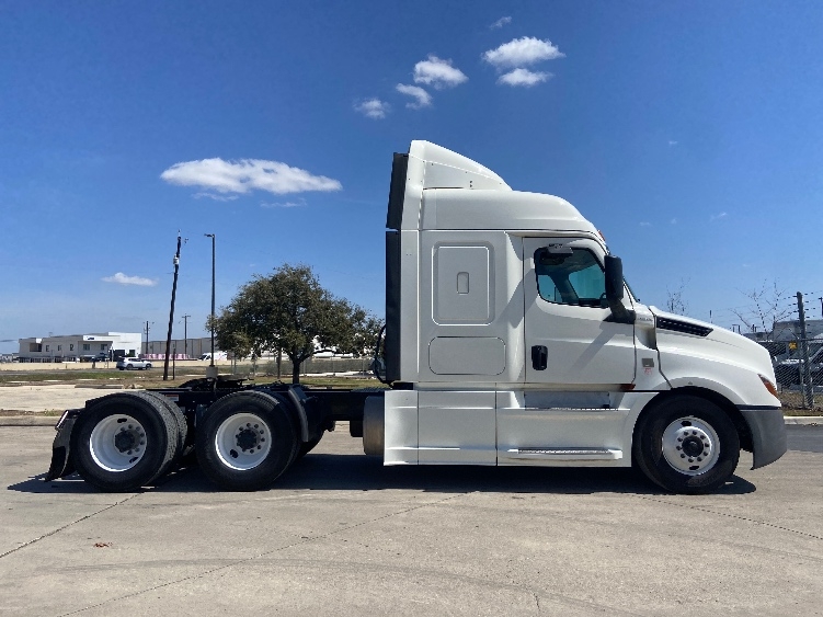 Used 2019 Freightliner Cascadia - photo 10