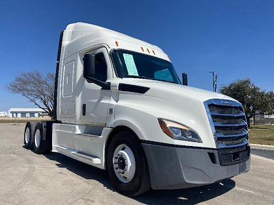 Used 2019 Freightliner Cascadia - photo 1