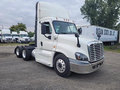 Used 2019 Freightliner Cascadia - photo 1
