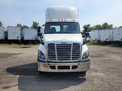 Used 2019 Freightliner Cascadia Detroit DD15AT Semi Truck for sale #261572 - photo 2