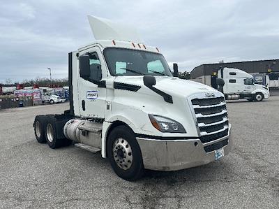 Used 2019 Freightliner Cascadia - photo 1