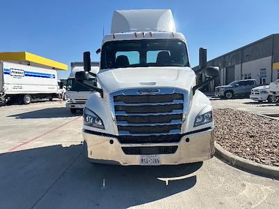 Used 2019 Freightliner Cascadia - photo 1