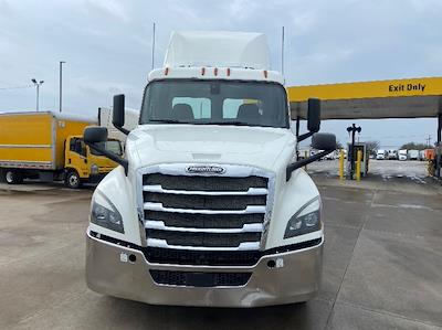 Used 2019 Freightliner Cascadia - photo 1