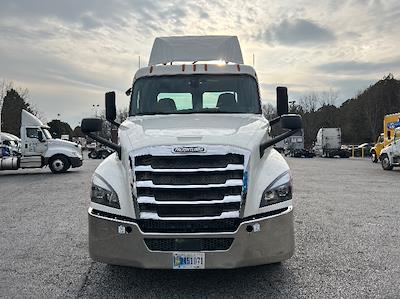 Used 2019 Freightliner Cascadia Detroit DD13 Semi Truck for sale #261879 - photo 2