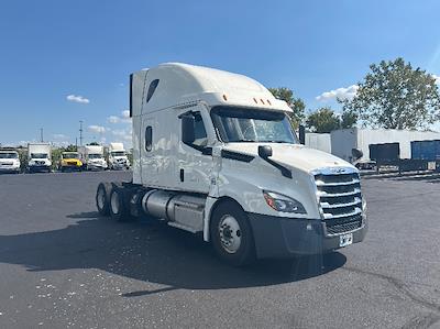 Used 2021 Freightliner Cascadia Detroit DD15AT Semi Truck with Sleeper Cab for sale #262686 - photo 1