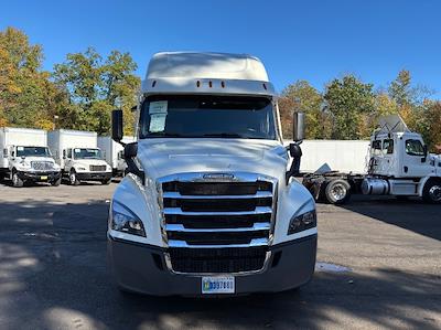 Used 2021 Freightliner Cascadia Detroit DD15AT Semi Truck with Sleeper Cab for sale #262687 - photo 2