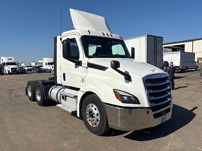 Used 2019 Freightliner Cascadia - photo 1