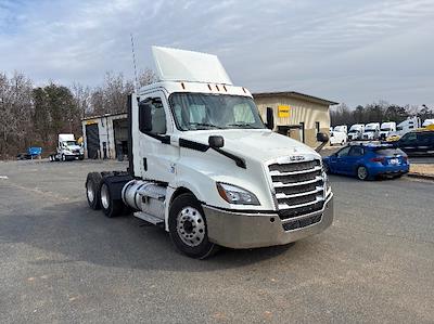 Used 2019 Freightliner Cascadia - photo 1