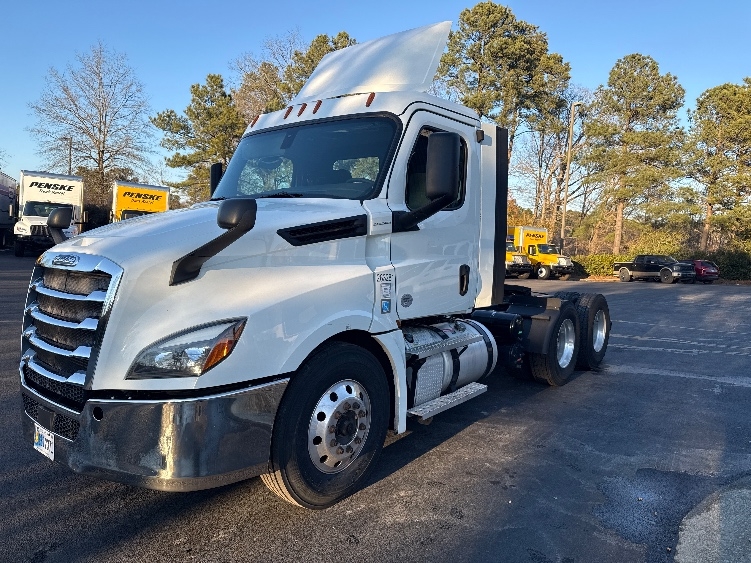 Used 2019 Freightliner Cascadia - photo 5