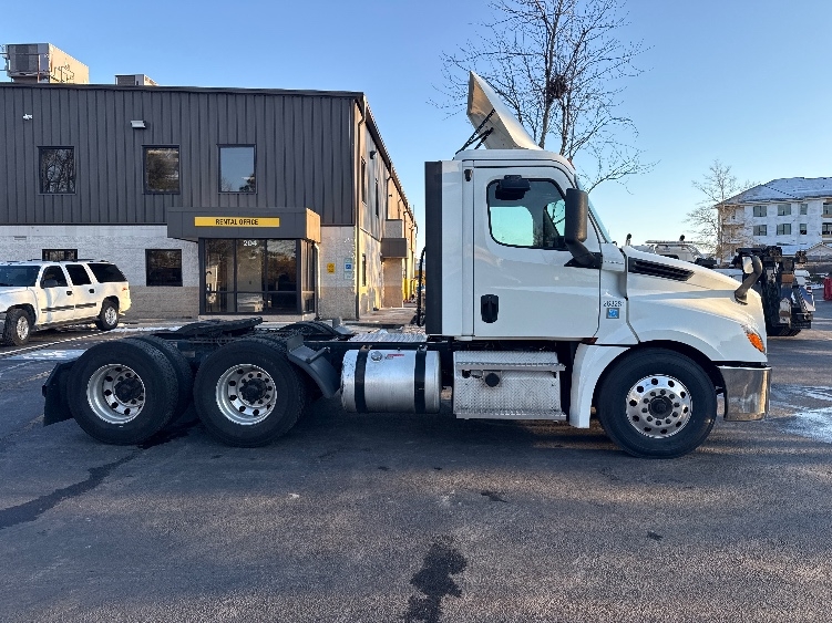 Used 2019 Freightliner Cascadia - photo 10