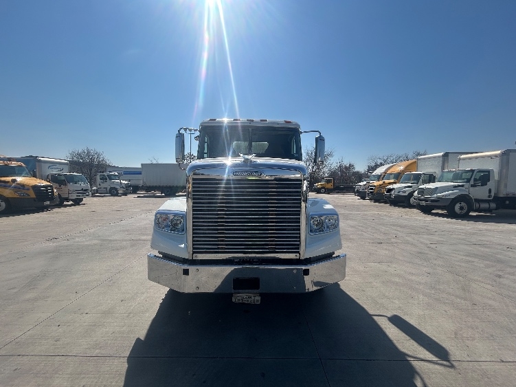 Used 2019 Freightliner Coronado - photo 2