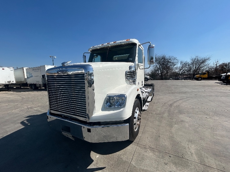 Used 2019 Freightliner Coronado - photo 5