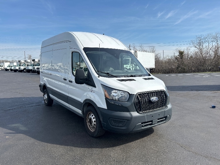 Used 2023 Ford Transit 250 - photo 1