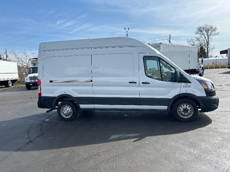 Used 2023 Ford Transit 250 - photo 17