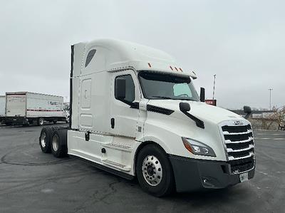 Used 2020 Freightliner Cascadia Detroit DD15AT Semi Truck with Sleeper Cab for sale #268730 - photo 1