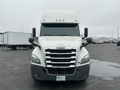 Used 2020 Freightliner Cascadia Detroit DD15AT Semi Truck with Sleeper Cab for sale #268730 - photo 2