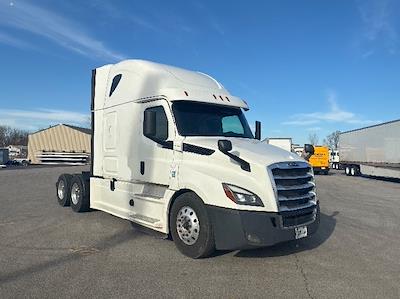 Used 2020 Freightliner Cascadia Detroit DD15AT Semi Truck with Sleeper Cab for sale #268731 - photo 1