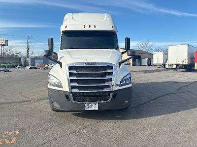Used 2020 Freightliner Cascadia Detroit DD15AT Semi Truck with Sleeper Cab for sale #268731 - photo 2