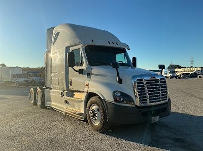 Used 2019 Freightliner Cascadia Detroit DD15AT Semi Truck with Sleeper Cab for sale #268790 - photo 1