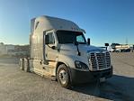 Used 2019 Freightliner Cascadia Detroit DD15AT Semi Truck with Sleeper Cab for sale #268790 - photo 1