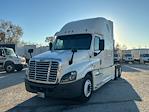 Used 2019 Freightliner Cascadia Detroit DD15AT Semi Truck with Sleeper Cab for sale #268790 - photo 3