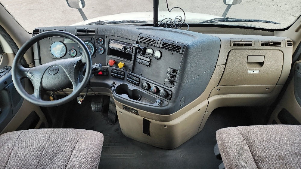 Used 2019 Freightliner Cascadia - photo 14