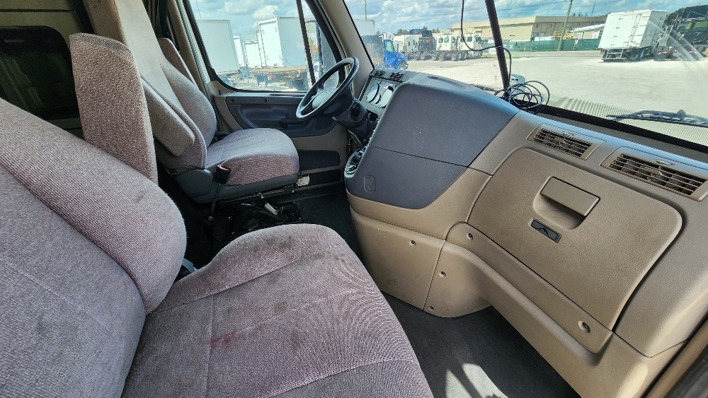 Used 2019 Freightliner Cascadia - photo 17