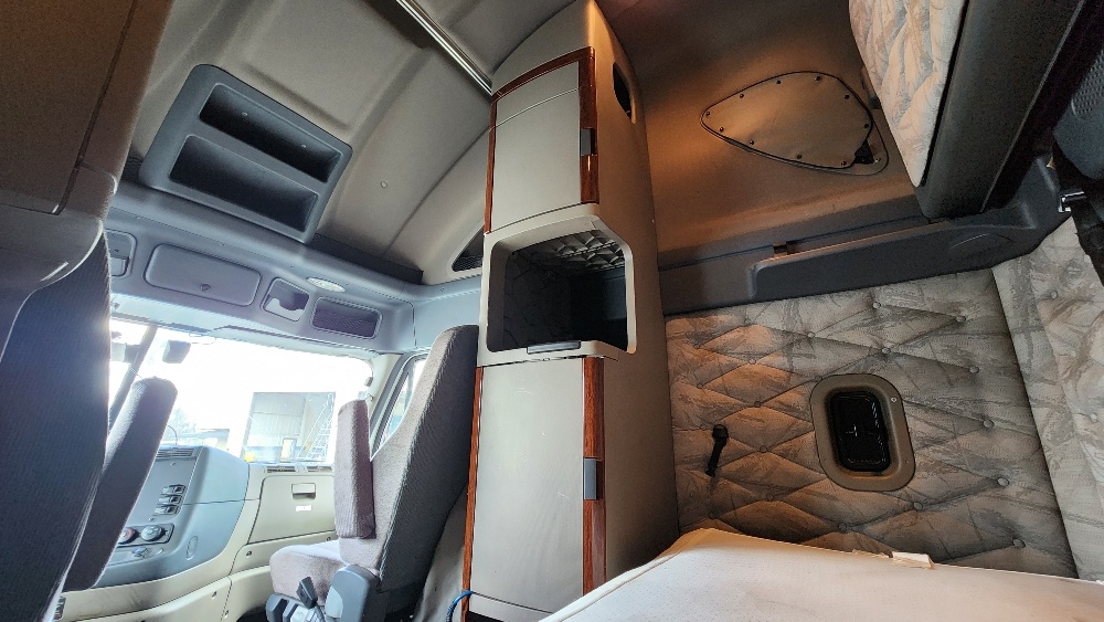 Used 2019 Freightliner Cascadia - photo 21