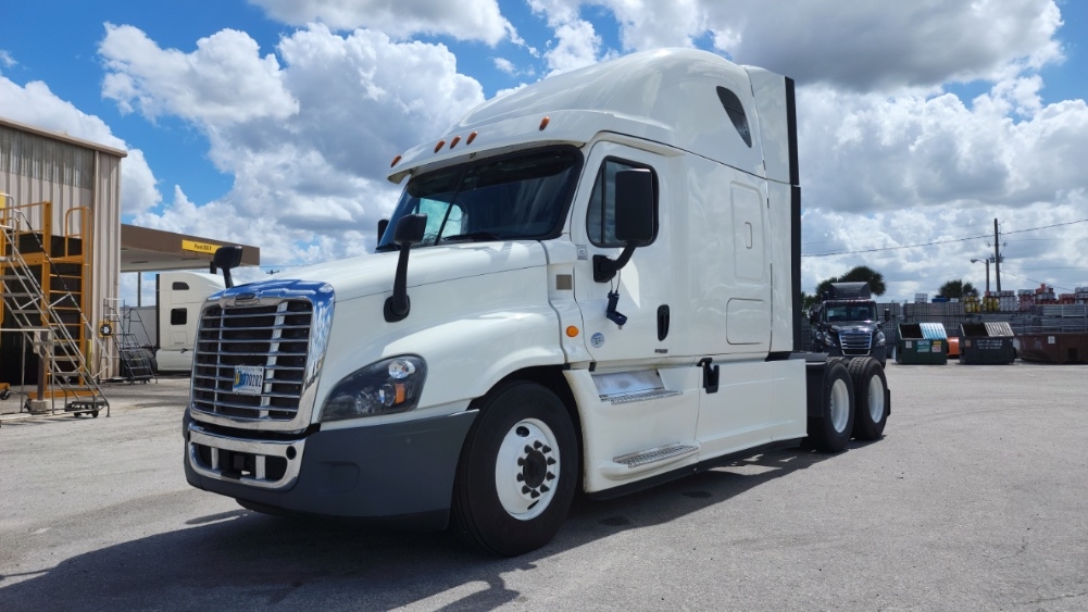 Used 2019 Freightliner Cascadia - photo 5