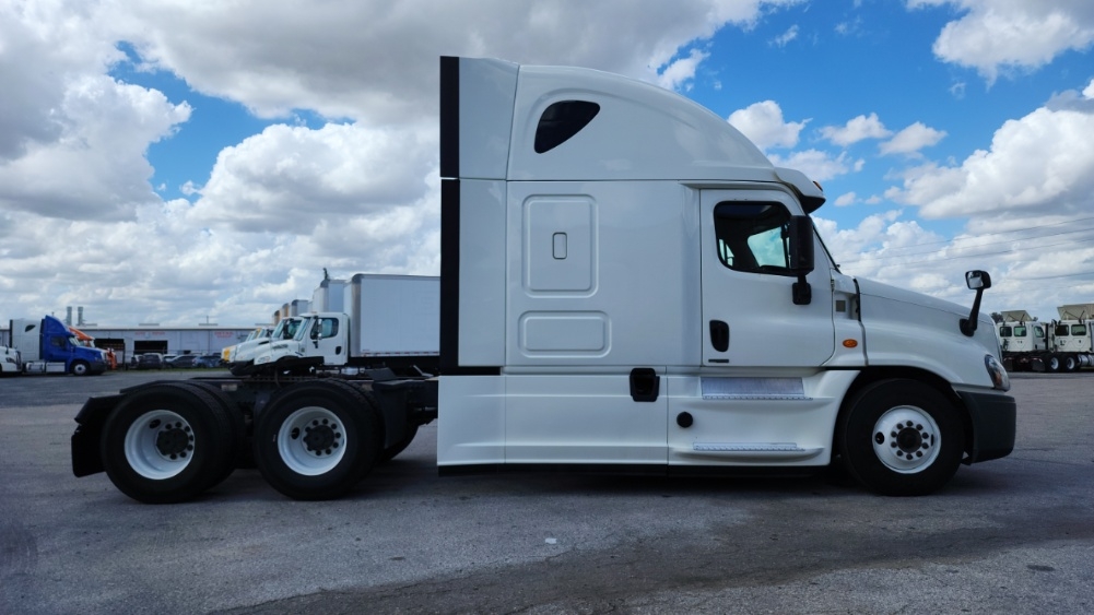 Used 2019 Freightliner Cascadia - photo 10