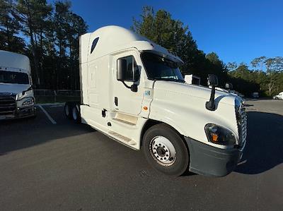 Used 2019 Freightliner Cascadia Detroit DD15AT Semi Truck with Sleeper Cab for sale #268813 - photo 1
