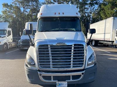 Used 2019 Freightliner Cascadia Detroit DD15AT Semi Truck with Sleeper Cab for sale #268813 - photo 2