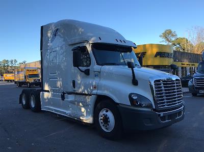 Used 2019 Freightliner Cascadia Detroit DD15AT Semi Truck with Sleeper Cab for sale #268814 - photo 1