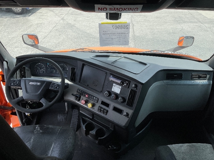 Used 2019 Freightliner Cascadia - photo 14