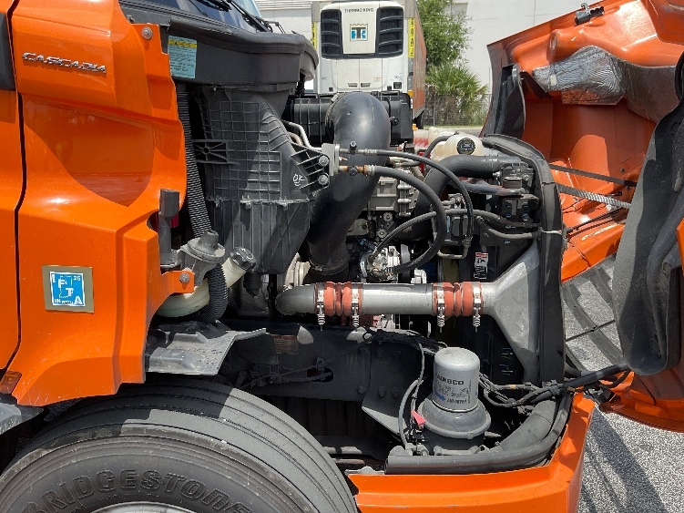 Used 2019 Freightliner Cascadia - photo 22