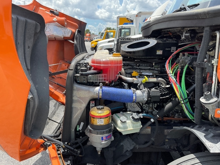 Used 2019 Freightliner Cascadia - photo 23