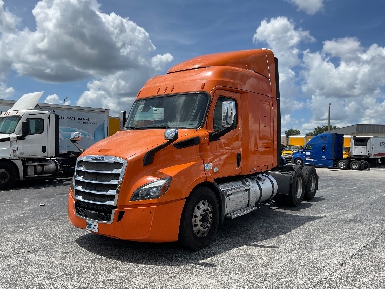 Used 2019 Freightliner Cascadia - photo 5