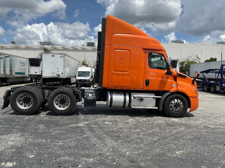 Used 2019 Freightliner Cascadia - photo 10