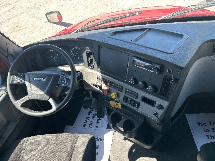 Used 2019 Freightliner Cascadia - photo 14