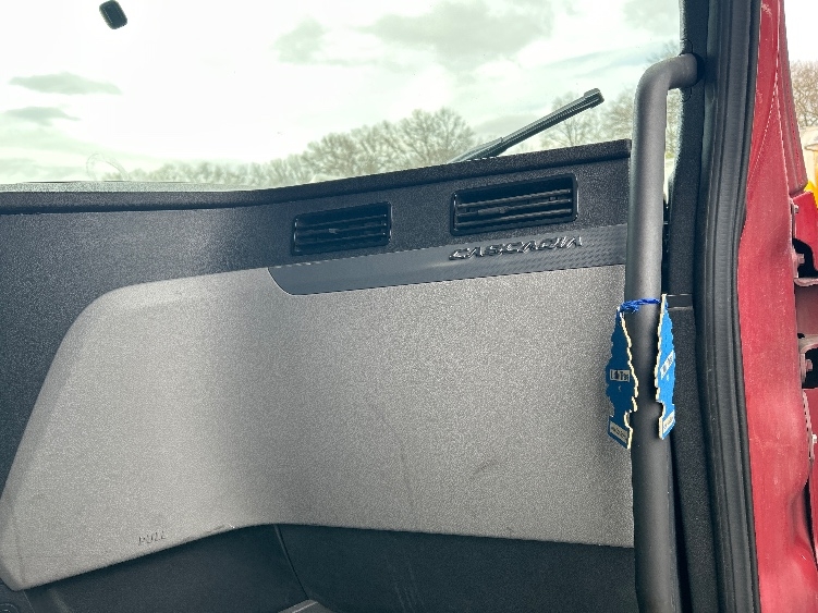 Used 2019 Freightliner Cascadia - photo 16