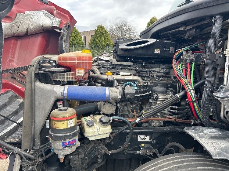 Used 2019 Freightliner Cascadia - photo 23
