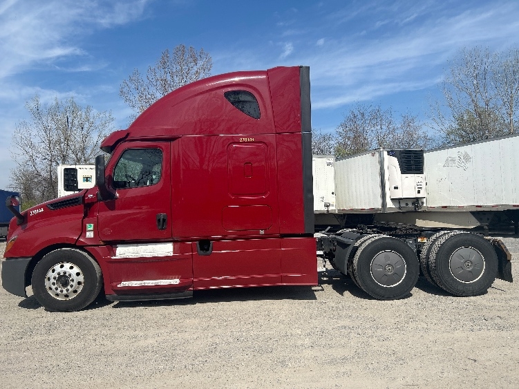 Used 2019 Freightliner Cascadia - photo 6