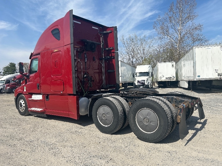 Used 2019 Freightliner Cascadia - photo 7